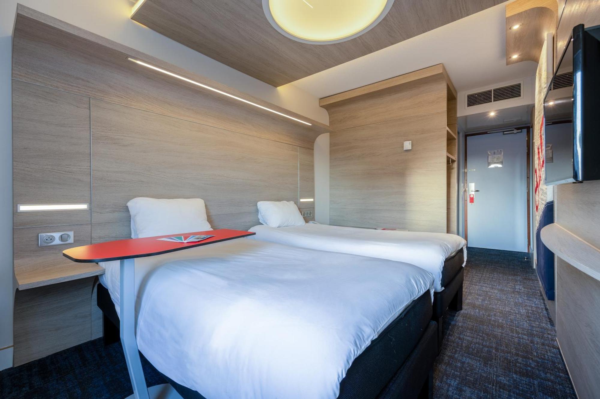 Hotel Ibis Styles La Rochelle Centre Exterior foto